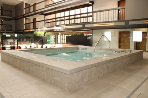 Indoor spa tub