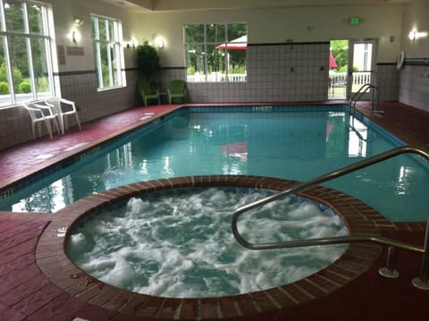 Indoor spa tub