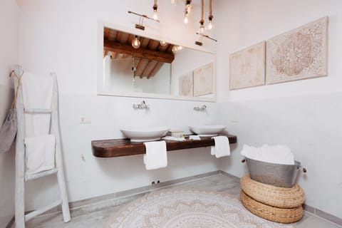 Deluxe Double Room, Garden Area | Bathroom | Shower, free toiletries, hair dryer, bathrobes