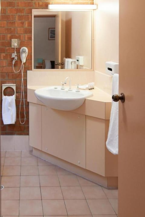 Junior Room, Non Smoking (1 Queen and 3 Single Beds) | Bathroom | Shower, hair dryer, towels