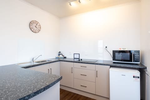 Twin Unit - Sleeps 3 | Private kitchen | Mini-fridge, microwave, stovetop, electric kettle