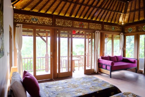 Deluxe Studio | Premium bedding, in-room safe, individually decorated, desk