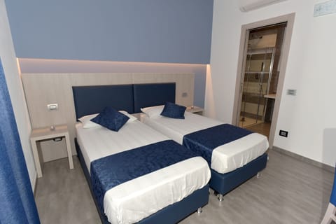 Business Double or Twin Room (102) | 1 bedroom, Frette Italian sheets, premium bedding, Select Comfort beds