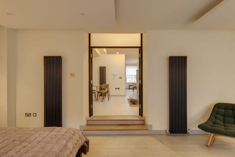 Lovely & Luxury Room | Hypo-allergenic bedding, individually decorated, individually furnished