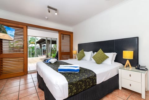 Pool View Studio | In-room safe, iron/ironing board, free WiFi, bed sheets