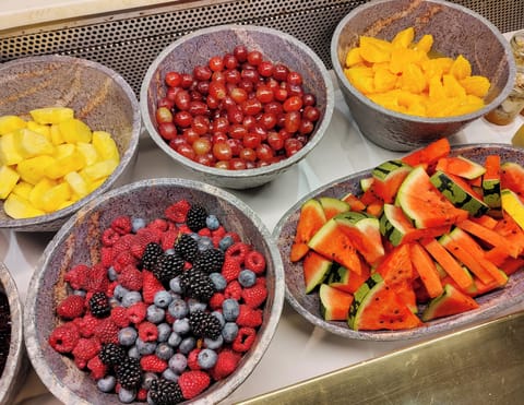 Free full breakfast on weekdays