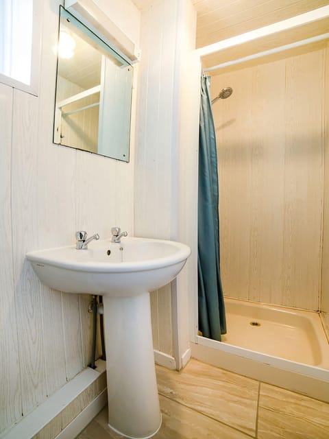 Towels, toilet paper