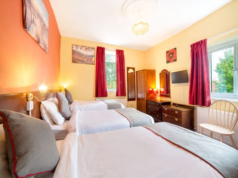 Standard Triple Room, Multiple Beds | Premium bedding, desk, free WiFi, bed sheets