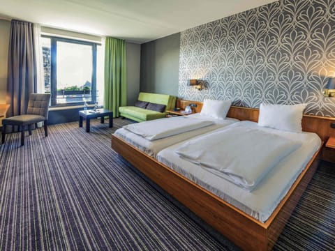 Privilege, Double Room, 1 Double Bed with Sofa bed | Hypo-allergenic bedding, in-room safe, desk, blackout drapes