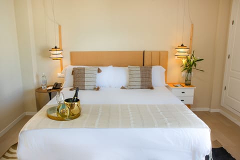 Deluxe Apartment | Premium bedding, memory foam beds, in-room safe, laptop workspace