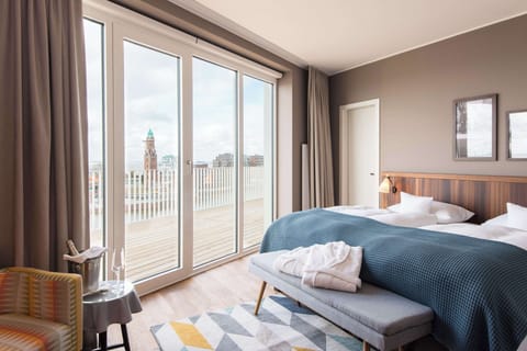 Junior Suite, 1 Double Bed, Balcony | Premium bedding, minibar, in-room safe, desk