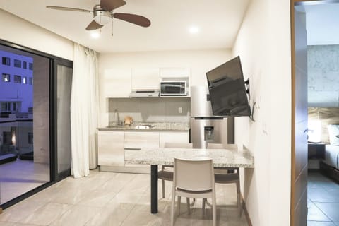 Presidential Suite | Living area | 32-inch flat-screen TV with cable channels, TV