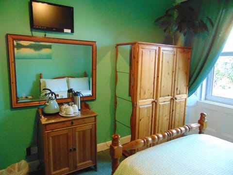 Family Room, Shared Bathroom | Free WiFi, bed sheets