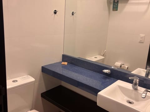 Standard Apartment, 2 Twin Beds | Bathroom | Shower, free toiletries, hair dryer, towels