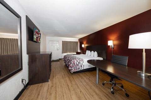 Superior Room, 1 King Bed, Non Smoking | Desk, laptop workspace, blackout drapes, free cribs/infant beds