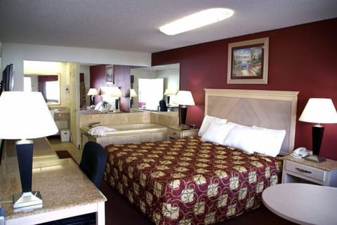 Deluxe Suite, 1 King Bed, Jetted Tub | Desk, iron/ironing board, free WiFi, bed sheets