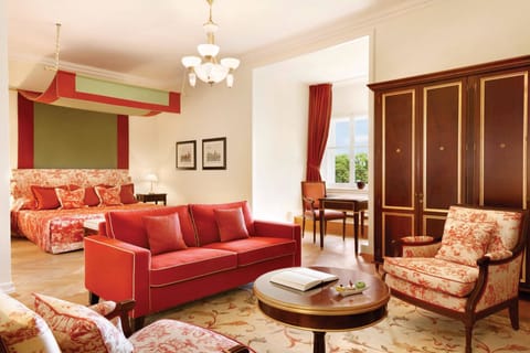 Grand Room, 1 King Bed, Non Smoking | Premium bedding, minibar, in-room safe, individually decorated