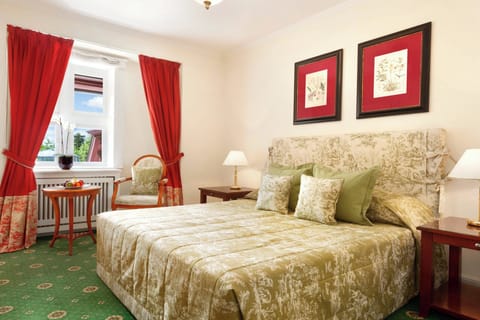 Classic Room, 1 Double Bed | Premium bedding, minibar, in-room safe, individually decorated