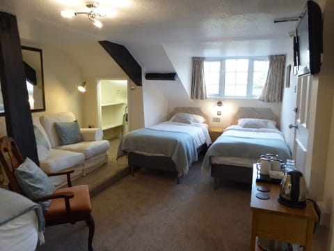 Family Room, Ensuite (Pen Y Fan) | Iron/ironing board, free WiFi, bed sheets