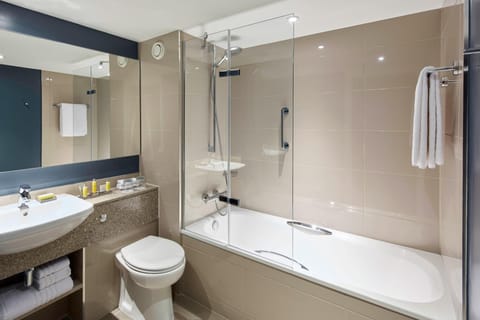 Combined shower/tub, deep soaking tub, free toiletries, hair dryer