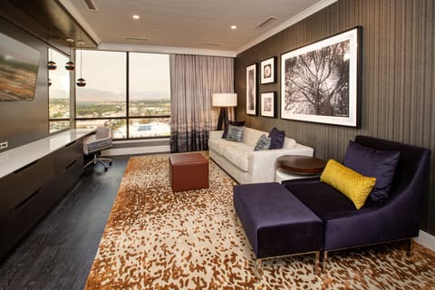 Aspen Tower Executive Suite I | Living area | 50-inch flat-screen TV with cable channels, TV