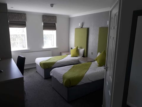 Classic Twin Room | Premium bedding, desk, iron/ironing board, free WiFi