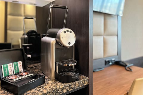 Twin Room | Coffee and/or coffee maker