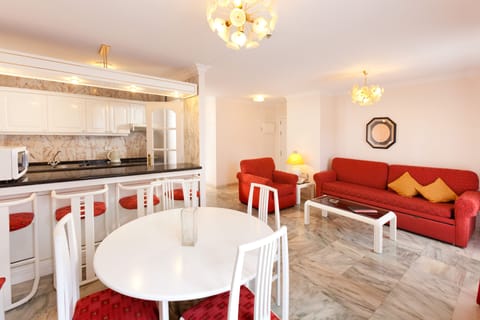 Standard Apartment, 2 Bedrooms | Private kitchen | Fridge, microwave, oven, stovetop