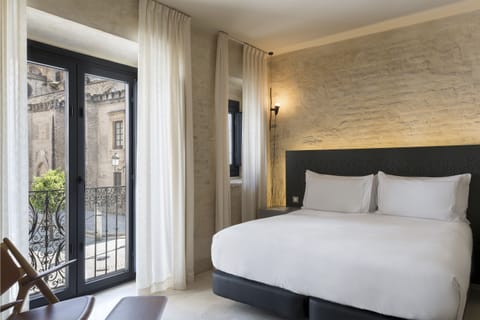 Junior Suite Views | Premium bedding, minibar, in-room safe, soundproofing