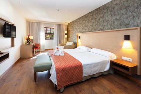 Superior Double Room | In-room safe, desk, free WiFi, bed sheets