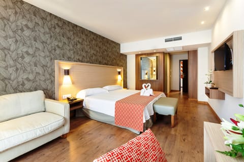 Superior Double Room | In-room safe, desk, free WiFi, bed sheets