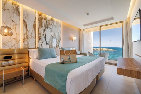 Junior Suite, Sea View | Down comforters, minibar, in-room safe, desk