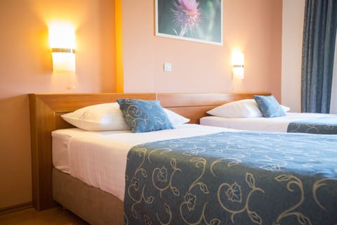 Standard Single Room | In-room safe, soundproofing, iron/ironing board, free WiFi