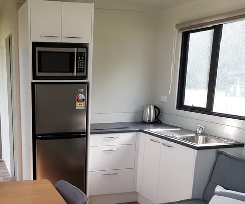 Apartment, 2 Bedrooms | Private kitchenette | Cookware/dishes/utensils, freezer