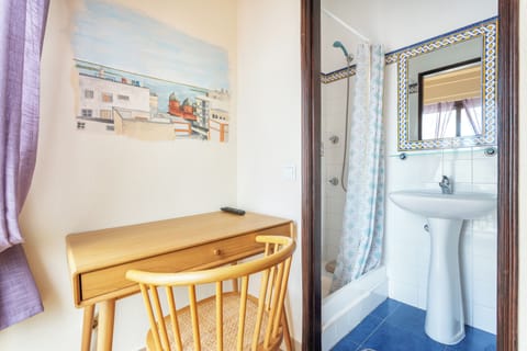 Standard Double or Twin Room, 1 Double Bed | Bathroom shower