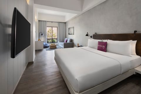 Suite, 1 Queen Bed | Pillowtop beds, in-room safe, desk, free WiFi