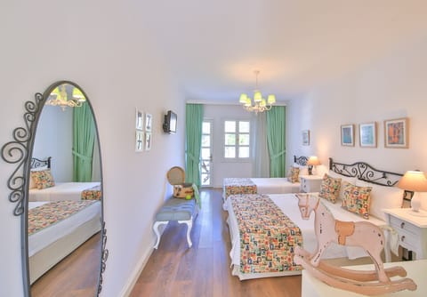 Standard Triple Room, Multiple Beds | Minibar, desk, soundproofing, rollaway beds