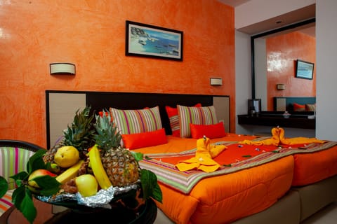 Superior Room, Sea View (with jacuzzi) | In-room safe, free cribs/infant beds, bed sheets