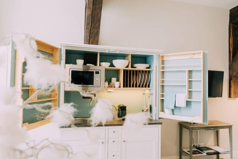 Luxury Double Room, 1 Queen Bed (1) | Private kitchenette | Fridge, stovetop, espresso maker, coffee/tea maker