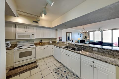 Condo, Multiple Beds, Balcony (630 - No Pets Allowed) | Private kitchen | Fridge, microwave, oven, stovetop