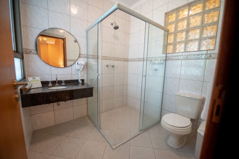 Superior Double or Twin Room | Bathroom | Shower, free toiletries, hair dryer, towels