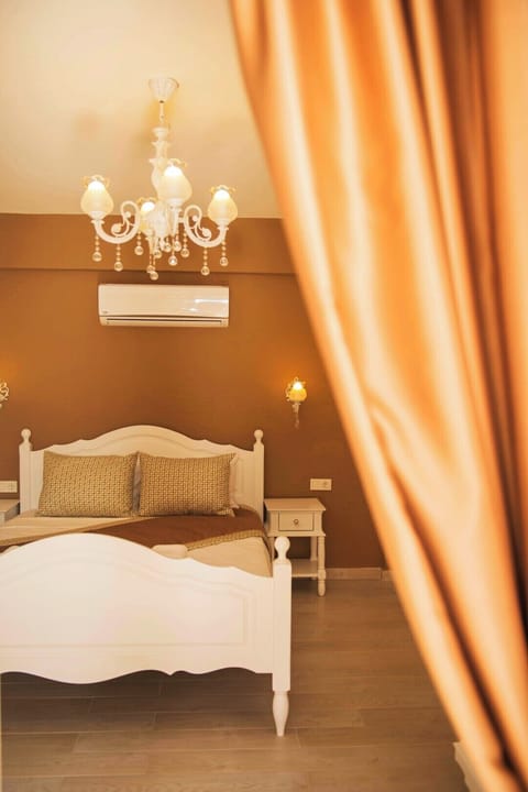 Superior Triple Room, Multiple Beds, Non Smoking, Courtyard View | Egyptian cotton sheets, premium bedding, individually decorated