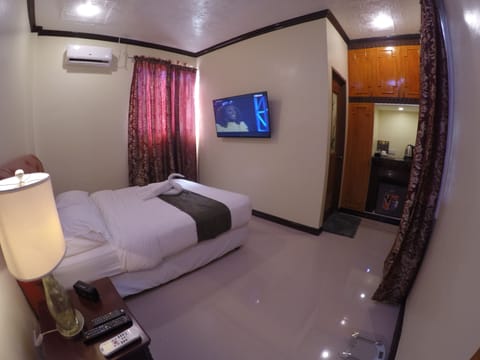 Superior Room, 1 Queen Bed | Desk, free WiFi, bed sheets