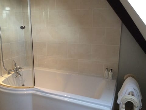 Double Room, Ensuite, Garden View | Bathroom