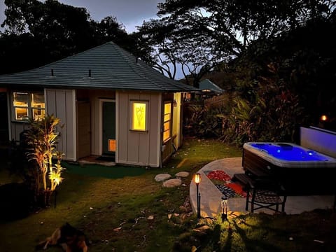 Romantic Cottage Hot Tub, Private Kitchen, No Breakfast Provided | Jetted tub