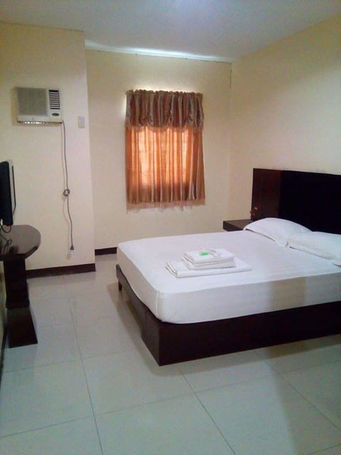 Deluxe Room | Desk, free WiFi, bed sheets