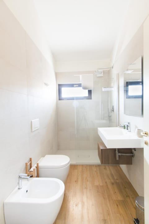 Superior Double Room, Patio | Bathroom | Shower, free toiletries, hair dryer, bidet