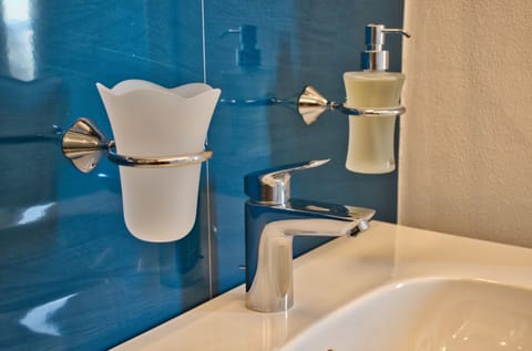 Double Room | Bathroom sink