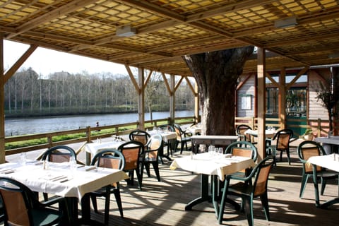 Lunch and dinner served, French cuisine