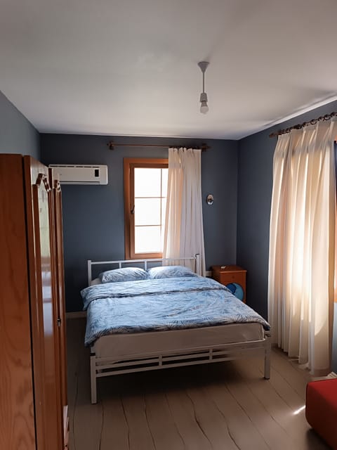 Economy Triple Room | Soundproofing, free WiFi, bed sheets